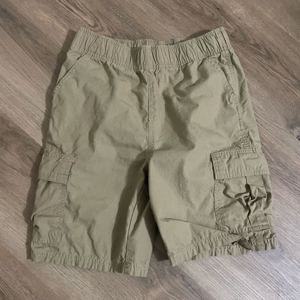 Boys size 10 Khaki cargo shorts